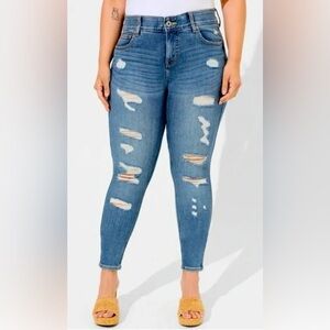 Torrid Women’s Premium Stretch Bombshell Skinny Deconstructed Jeans Size 14R